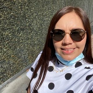 Meet your Posher, Violeta